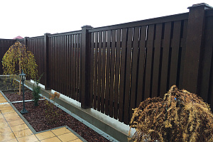 Забор из планкена лиственницы – красиво, практично, экономично