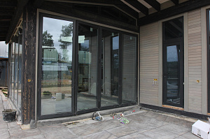 Масштабная реконструкция загородного дома: термоясень, фахверк с историей и идеальная геометрия каждого элемента