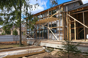 Отличная обшивка дома планкеном из термолиственницы в КП "Топаз"