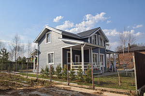 Низкий сорт — высокий результат: дымчато-синий фасад из лиственницы ВС от Лесобиржи - СПб