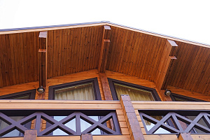 Реставрация и комплексная защита фасада двухэтажной бани в Верховский