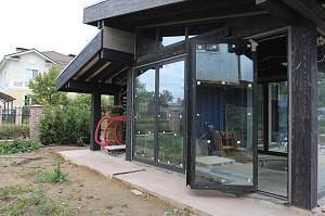 Масштабная реконструкция загородного дома: термоясень, фахверк с историей и идеальная геометрия каждого элемента