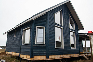 дом с брашированным фасадом