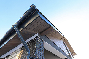 Элегантный фасад и свесы: монтаж планкена в Gatchina Villages - 2