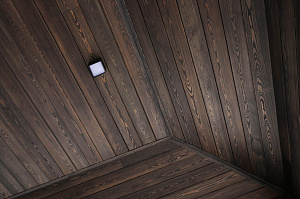 Не просто отделка, а инвестиция в качественный отдых: скошенный планкен из лиственницы и имитация бруса из кедра для зон с разной нагрузкой