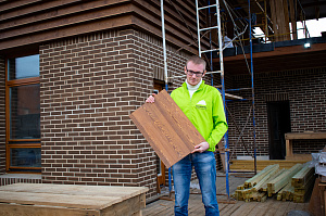 дом с отделкой планкеном от лесобиржа