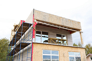 Современный каркасный дом с эксплуатируемой кровлей у Озера Врево