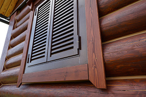 покраска дома из бревна