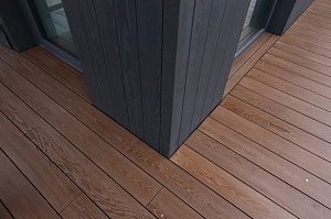 Терраса из термоясеня на эксплуатируемой кровле