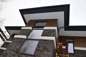 комбинация камня и дерева