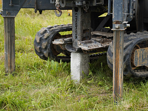 Надежный свайный фундамент с обвязкой для будущего дома в Тай-Лэнд