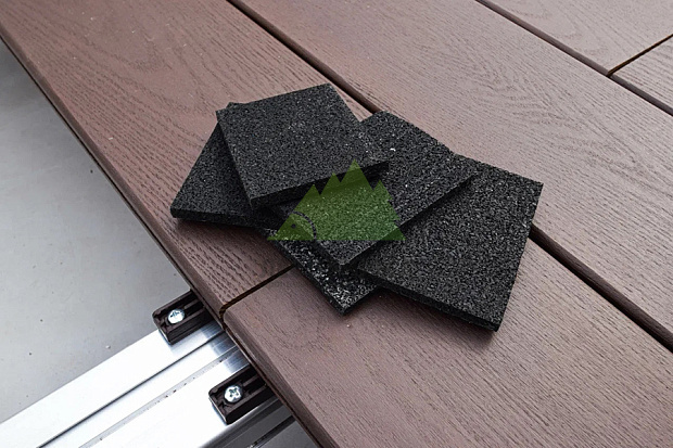 Дерево для террас и кровель: Принятие природы материала и осознанный выбор