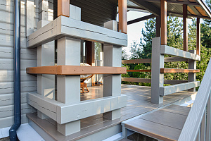 Финская надежность и русское брусовое зодчество: реставрация дома в Никольском краской Tikkurila Vinha