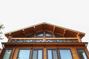 Реставрация и комплексная защита фасада двухэтажной бани в Верховский