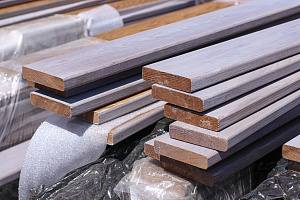 Эксклюзивная терраса из термоясеня на эксплуатируемой кровле в Санкт-Петербурге