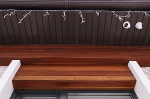 Не просто дом, а заявление: сочетание природного дерева и холодного мрамора в проекте, который выделит вас среди соседей