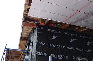 Бревенчатый дом больше не нуждается в ремонте каждые 5 лет: как вентилируемый фасад и цоколь White Hills решили проблему навсегда