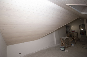 Лесобиржа-Спб: Элитная отделка потолка ангарской сосной в 