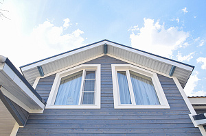 Низкий сорт — высокий результат: дымчато-синий фасад из лиственницы ВС от Лесобиржи - СПб