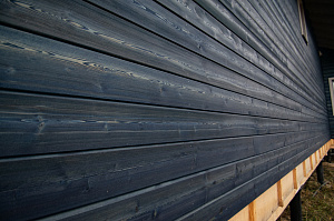 фасад из брашированного планкена