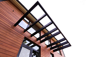 Петергоффские аллеи требуют статуса: как термолиственница преобразила каркасный дом в элитном посёлке