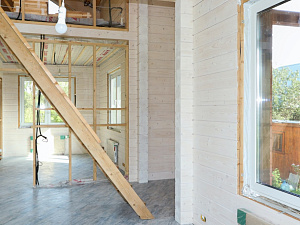 Внутренняя гармония: безупречная покраска брусового дома лазурью Renner в ДНП Деревенька от Лесобиржа-Спб