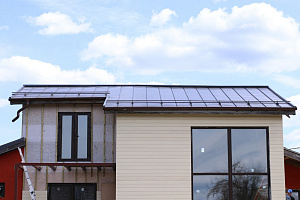 Фасад с характером: Сочетание лиственницы, сосны и камня в Honka Family Club