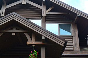 крашеный дом из блок хауса