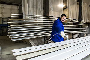 покраска планкена в белый цвет