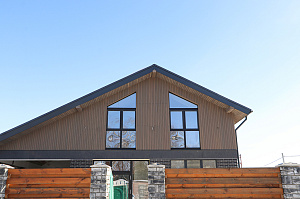 Элегантный фасад и свесы: монтаж планкена в Gatchina Villages - 2