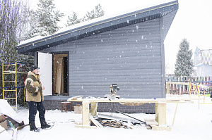аркасная баня, которая быстро прогревается и долго держит тепло: проект с винтовым фундаментом и качественным утеплением