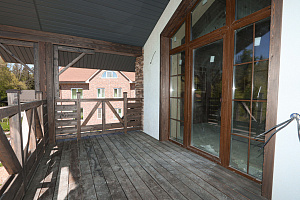 Фасад в стиле Шале: Изысканный коттедж в Новом Щеглово от Лесобиржи-Спб