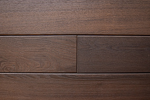 Инженерное совершенство: алюминиевые лаги, термоясень и скрытый крепеж в проекте для банка