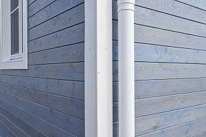 Низкий сорт — высокий результат: дымчато-синий фасад из лиственницы ВС от Лесобиржи - СПб