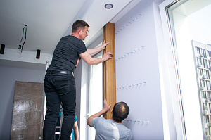 крепить рейки к натяжному потолку