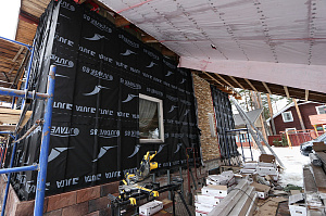 Бревенчатый дом больше не нуждается в ремонте каждые 5 лет: как вентилируемый фасад и цоколь White Hills решили проблему навсегда