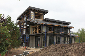 Масштабная реконструкция загородного дома: термоясень, фахверк с историей и идеальная геометрия каждого элемента