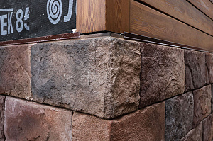 Бревенчатый дом больше не нуждается в ремонте каждые 5 лет: как вентилируемый фасад и цоколь White Hills решили проблему навсегда