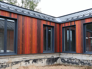 Поместье «Алексеевское»: фасад из термососны в четырех цветах — смелое решение для взыскательных владельцев

