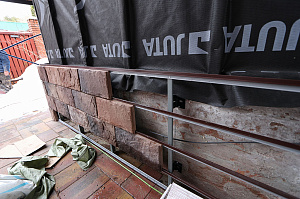 Бревенчатый дом больше не нуждается в ремонте каждые 5 лет: как вентилируемый фасад и цоколь White Hills решили проблему навсегда