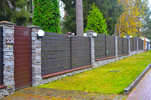 забор из планкена 1