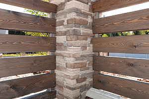 Фасад в стиле Шале: Изысканный коттедж в Новом Щеглово от Лесобиржи-Спб