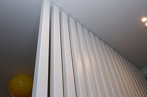 Элегантное зонирование: реечные перегородки из дуба в Кюмлено