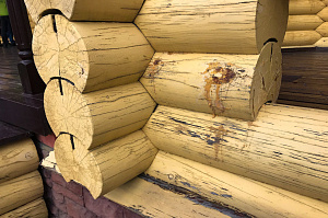 разрушенный слой краски