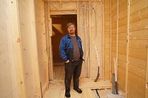 Вдохнуть жизнь в стены: полный цикл отделки дома из клееного бруса