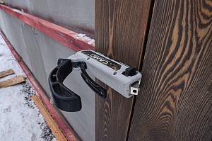 монтаж планкена на фасад дома