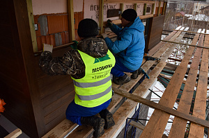 монтаж планкена на стену дома