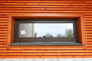 Фасад с характером: Сочетание лиственницы, сосны и камня в Honka Family Club