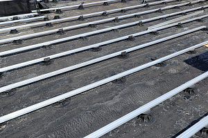 Эксклюзивная терраса из термоясеня на эксплуатируемой кровле в Санкт-Петербурге