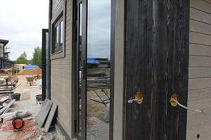 Масштабная реконструкция загородного дома: термоясень, фахверк с историей и идеальная геометрия каждого элемента